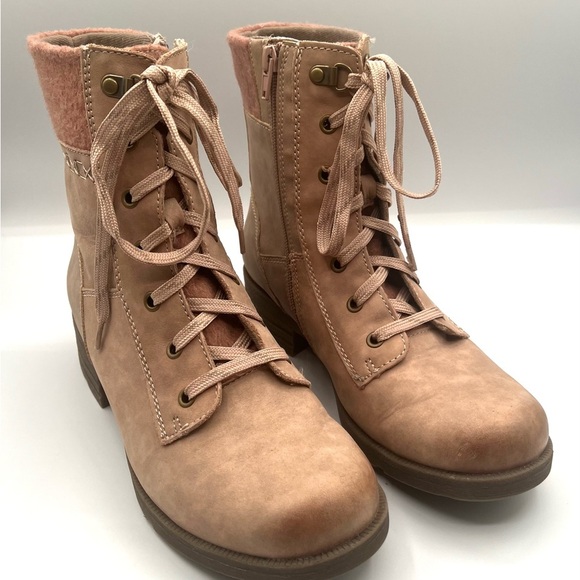 Earth Origins Pink/Tan Lace-Up Ankle Boots - Size 9.5 - Picture 3 of 7